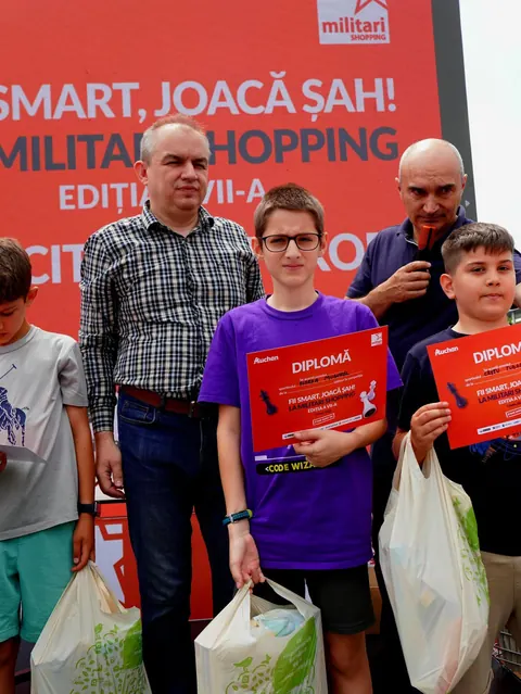 Copii cu diplome la Fii Smart! Joacă Șah!