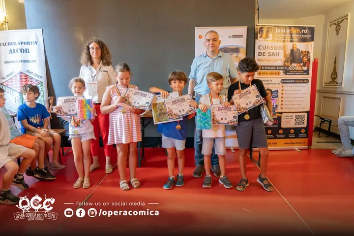 Participanți cu medalii, diplome și premii