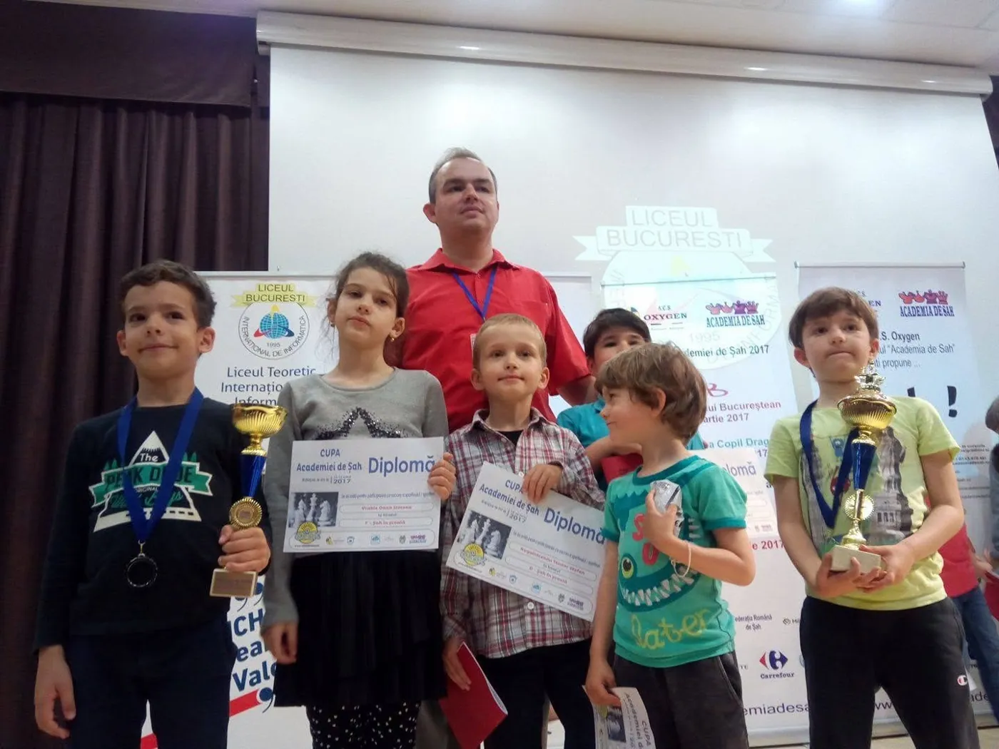 Premiere la competiție de șah pentru copii